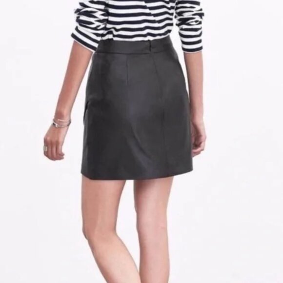 Banana Republic Genuine Lamb Leather mini tulip skirt, size 10 - Picture 2 of 5